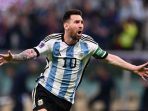 Pemain Argentina Lionel Messi tampil di Piala Dunia 2022. Arab saudi membuat kejutan dengan mengalahkan Argentina di laga perdana. Namun, selanjutnya Arab Saudi tersingkir setelah kalah di dua laga terakhir.